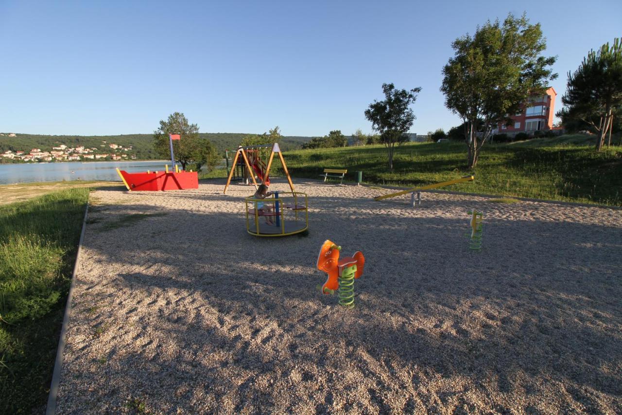 Apartments Klaudija Чизичі Екстер'єр фото