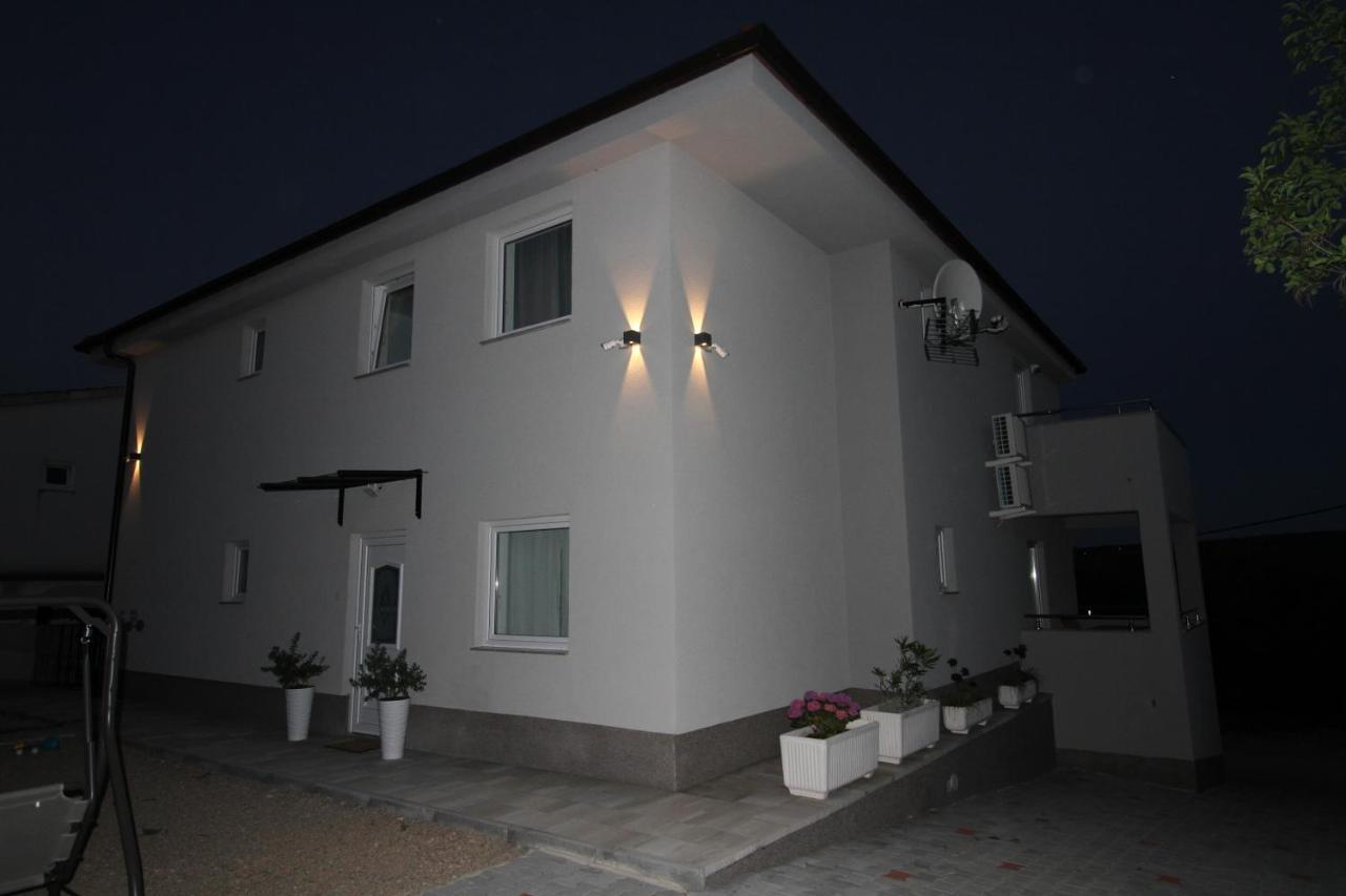 Apartments Klaudija Чизичі Екстер'єр фото