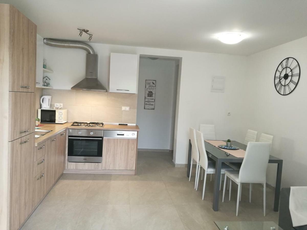 Apartments Klaudija Чизичі Екстер'єр фото