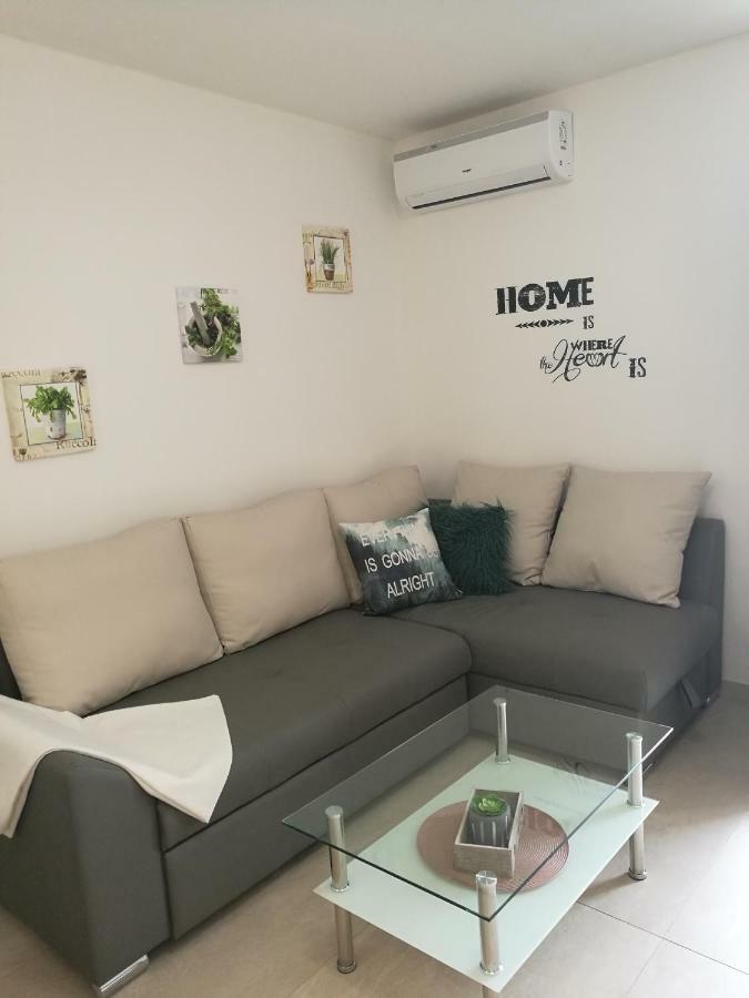 Apartments Klaudija Чизичі Екстер'єр фото