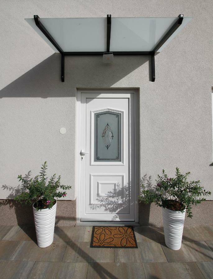 Apartments Klaudija Чизичі Екстер'єр фото